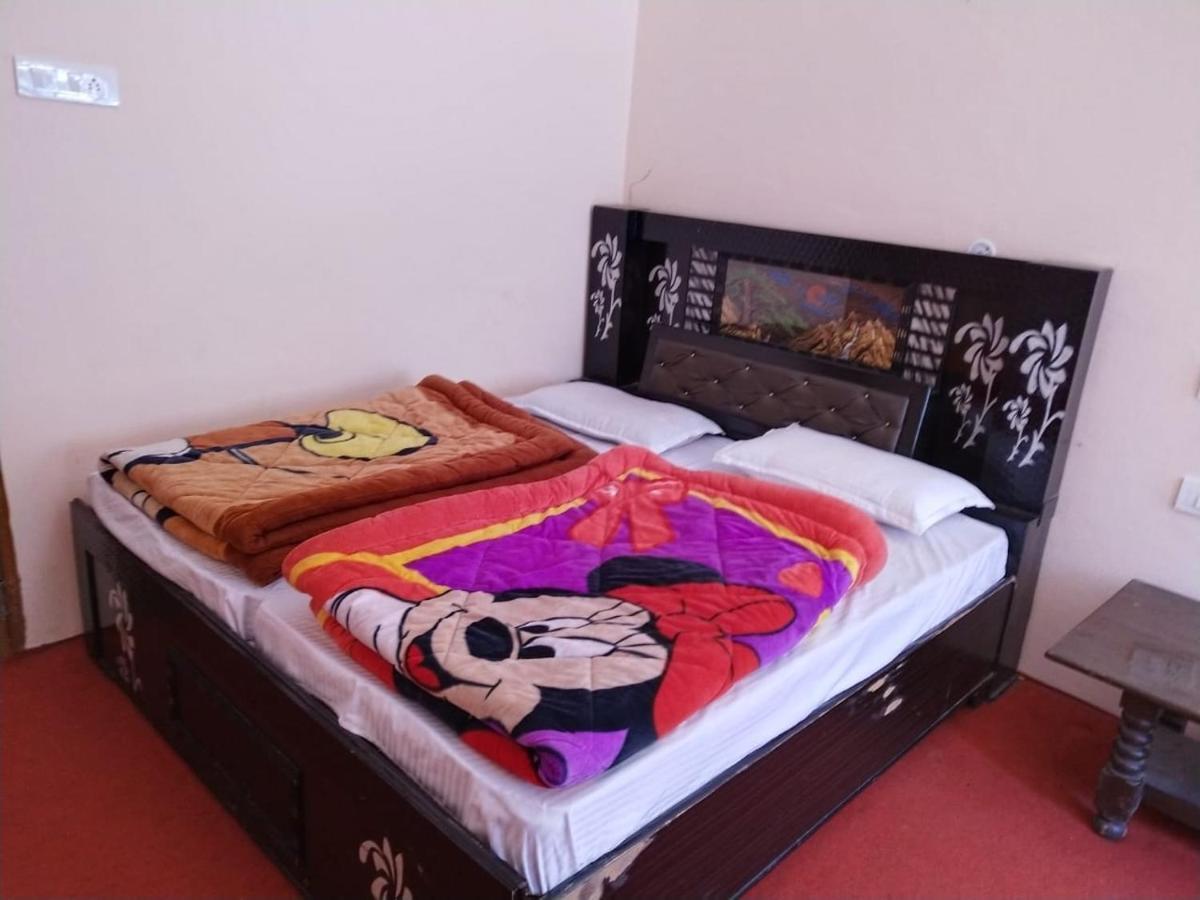 بادريناث Hotel Charanpaduka المظهر الخارجي الصورة
